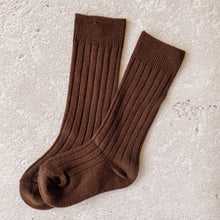 Load image into Gallery viewer, Ribbed Socks - Chocolate
